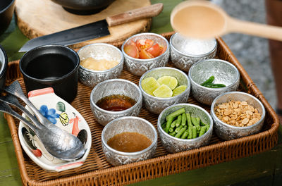 Aula matinal de culinária tailandesa Silom em Bangkok com tour pelo mercado.