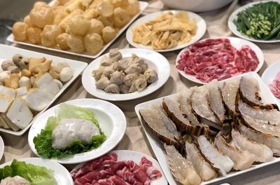 Spicy Chicken Clay Pot and Seasonal Seafood Hot Pot with Market Tour