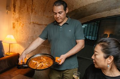 バルセロナのタパスグルメウォーキングツアー（ドリンク付き）