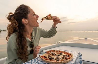 Tur Pengalaman Kuliner & Perahu di Pulau Venesia