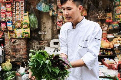 Corso di cucina vietnamita con visita al mercato.