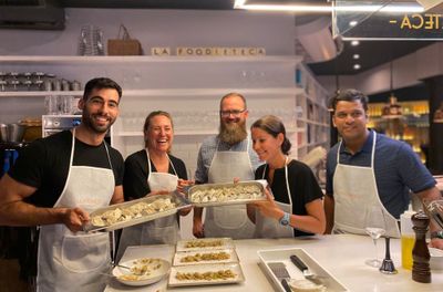 Aula de culinária espanhola premium em loft de design: Paella e tapas