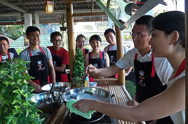 Choose Your Own Menu Half-Day Thai Cooking Class with Market Tour in Patong