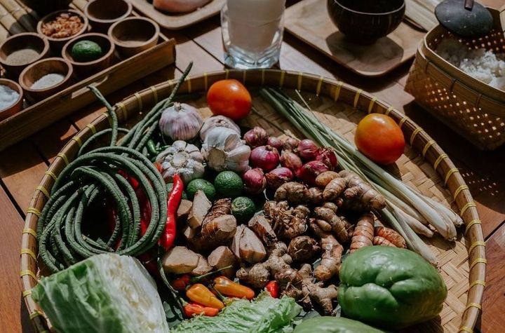 Discover Balinese Flavors with Local Chefs in Canggu