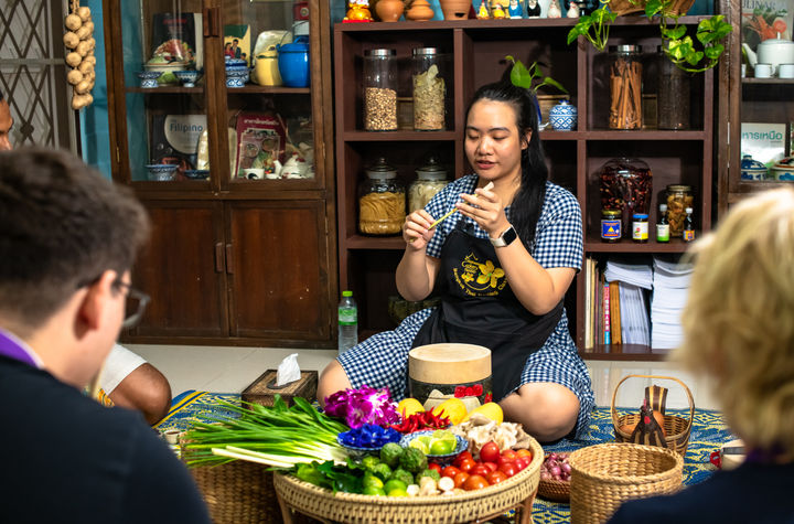 Bangkok Thai Cooking Class in Traditional 100 Year Old House with Market Tour