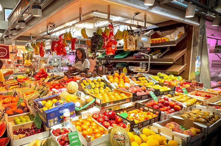 Barcelona Culinary Experience: Paella, Tapas & Sangria with Mercado de Sarrià Tour