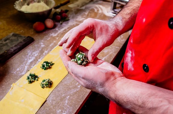 Bologna: Traditional Home Cooking Class with Lunch or Dinner