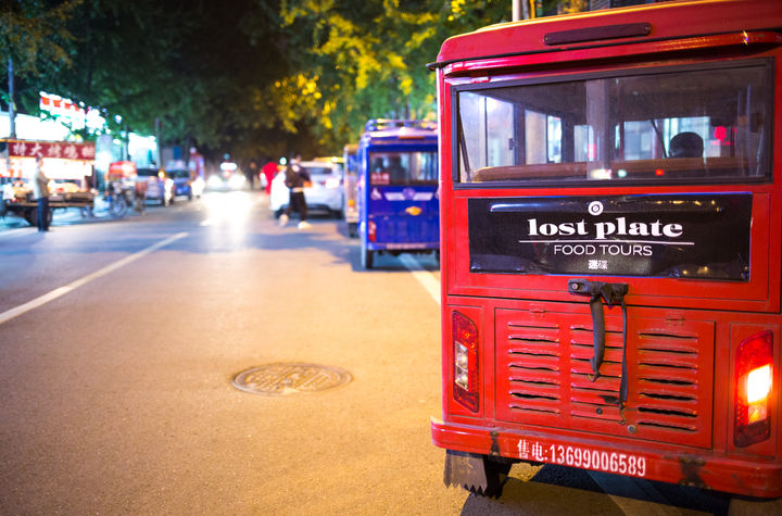Evening Food Tour by Tuk-tuk with Chengdu Insiders