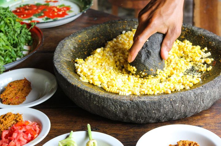 Découvrez la beauté de la nature balinaise avec un cours de cuisine traditionnelle et une visite du marché.