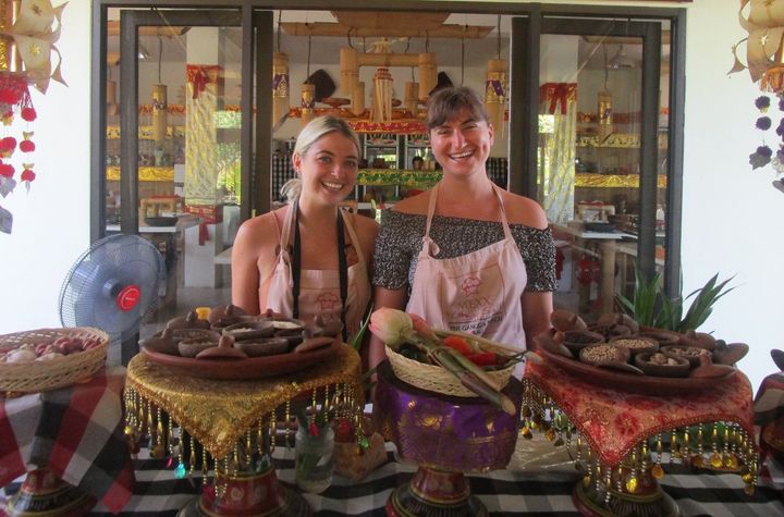Hands-on Traditional Morning Cooking Class with Market Tour