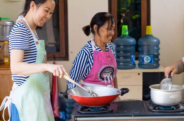 Balinese Home-Style Cooking Class and Market Tour in Kuta Village