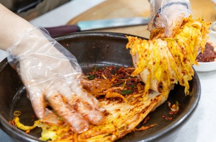 Make 4 Types of Kimchi and Visit a Local Market