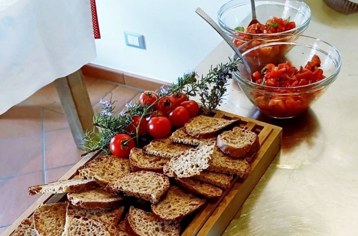 Private Authentic Family-Style Tuscan Cooking Experience in Chianti (1–2 Guests)