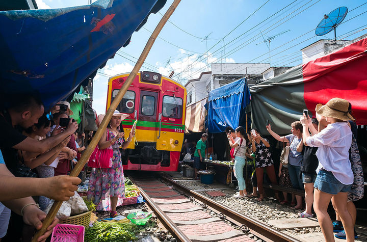 Cooking Class in Outskirts of Bangkok with Famous Rom Hoop Railway Market Tour
