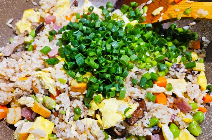 Taipei Market Secrets & The Bountiful Stir-Fried Rice Experience
