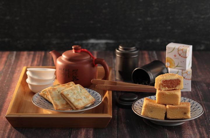 Make Fortune Pastries with Oolong Tea Ceremony