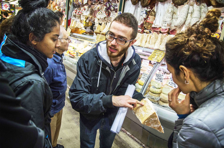 Visite du marché toscan avec cours de pâtes, tiramisu et dégustation de vins