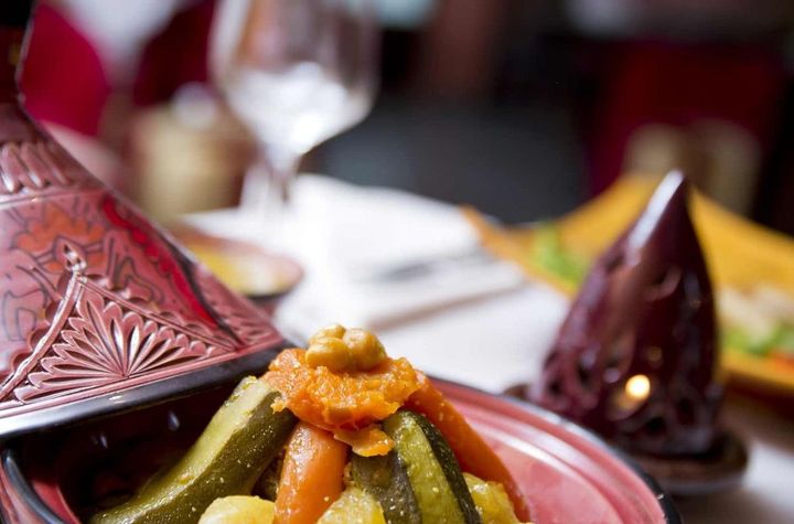 Aula de culinária "Flores Brancas" em Medina com família local.