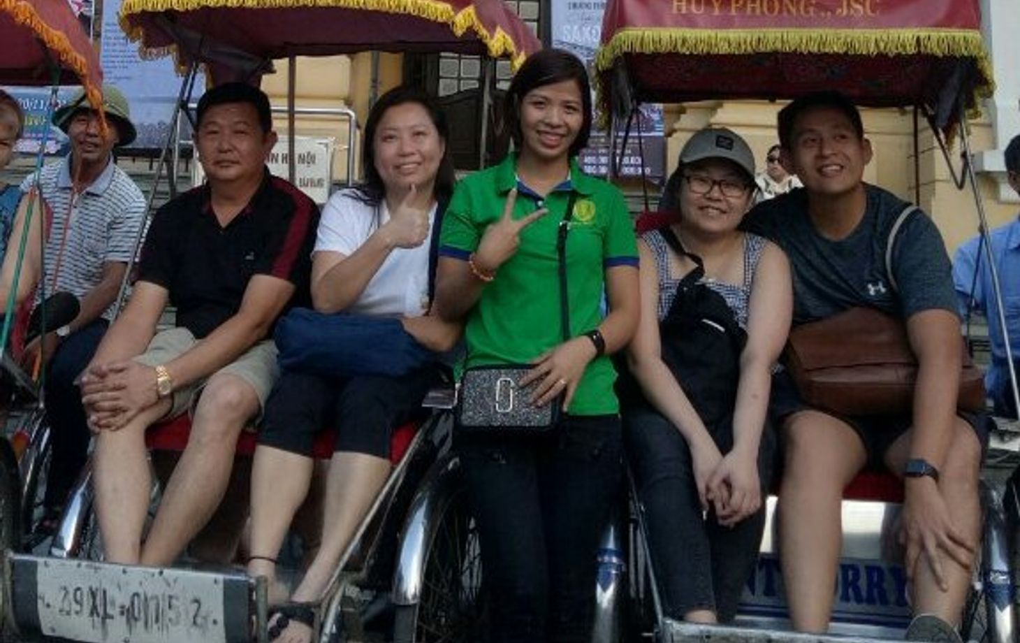 1-Hour Cyclo (Xích Lô/Rickshaw) + Street Food Walking Tour + 30-Minute Foot Massage
