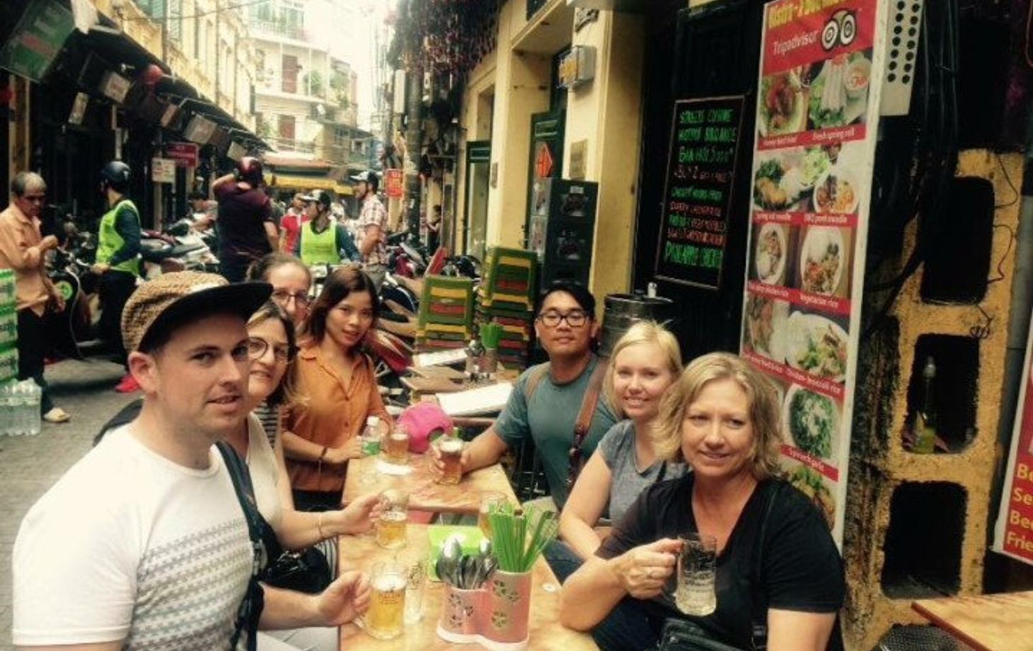 1-Hour Cyclo (Xích Lô/Rickshaw) + Street Food Walking Tour + 30-Minute Foot Massage