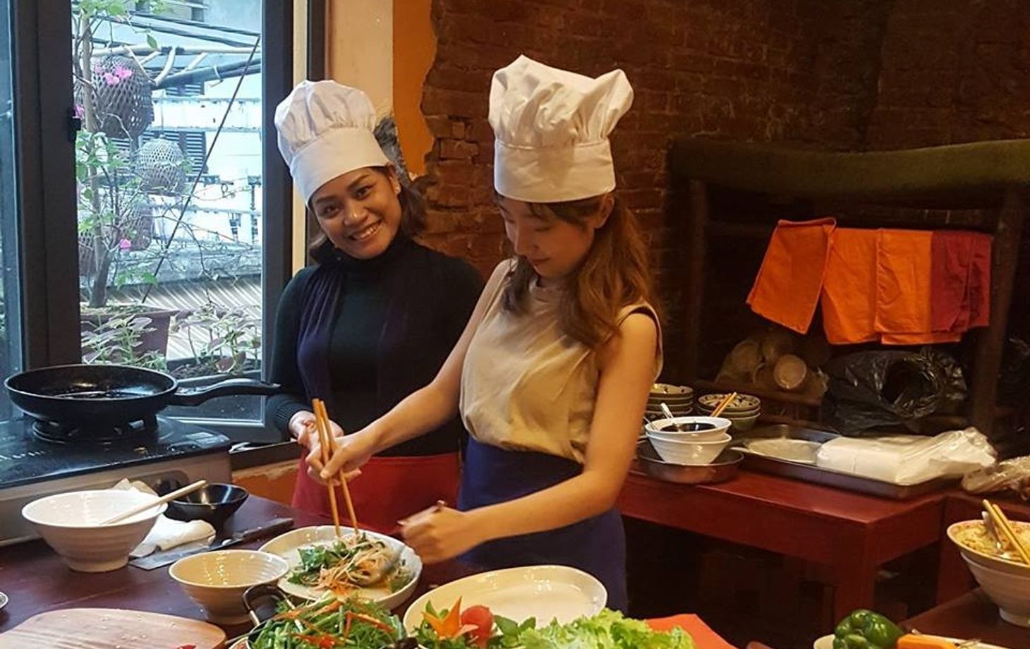 1 Hour Seating on Cyclo + 3 Hour Cooking with Professional Chef