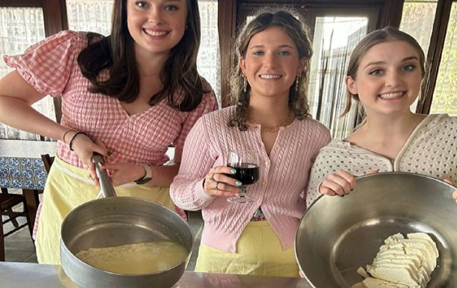 Pasta, Mozzarella and Tiramisu Cooking Class in Amalfi Coast