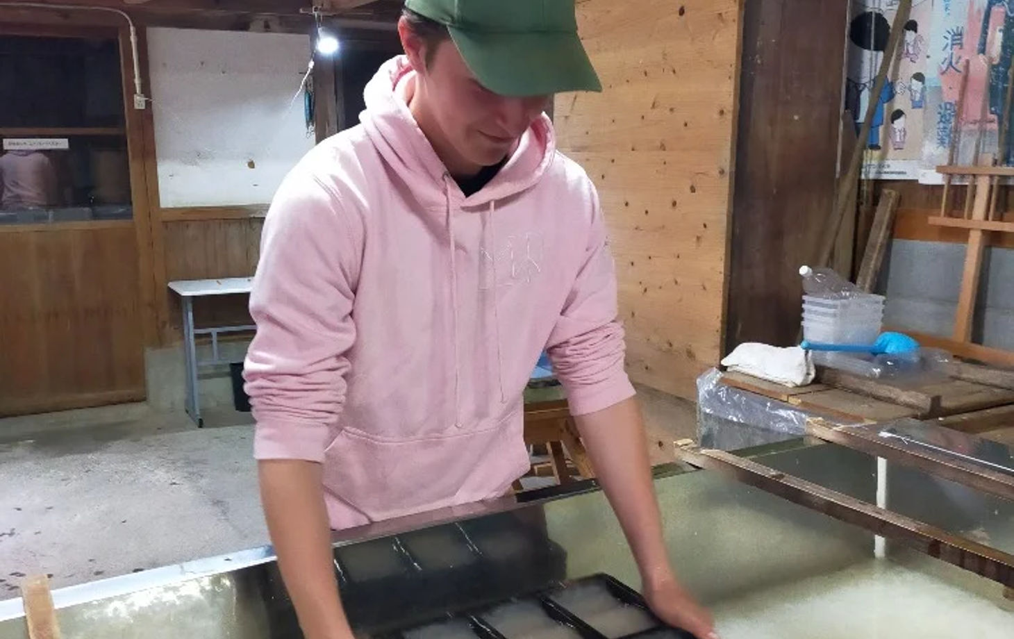 Artisanal Washi Paper and Mochi Making Experience in Kyoto
