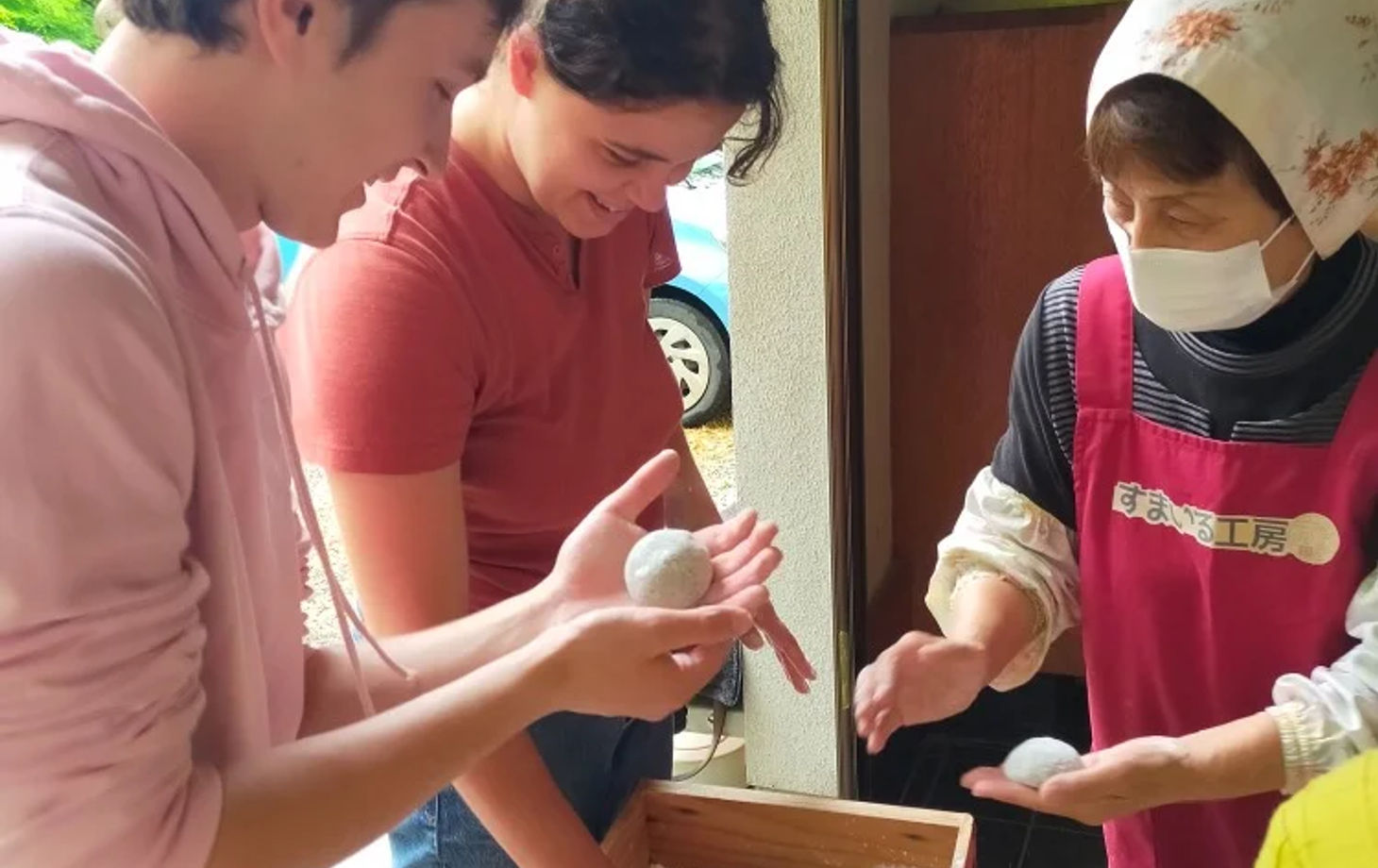 Artisanal Washi Paper and Mochi Making Experience in Kyoto