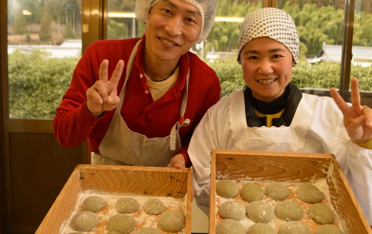 Artisanal Washi Paper and Mochi Making Experience in Kyoto