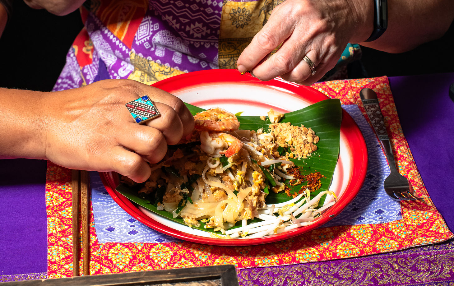 Bangkok Thai Cooking Class in Traditional 100 Year Old House with Market Tour