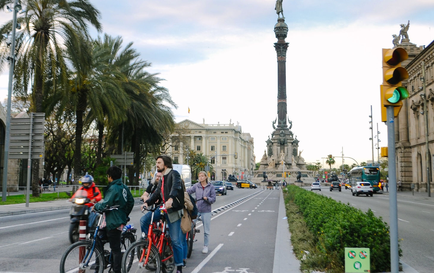 Barcelona Night Bike Tour with Local Tapas and Cava Stop