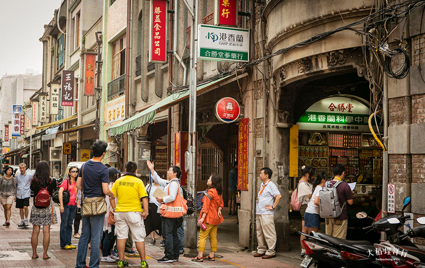 Be a Local Tea Drinker: A Walk Through Time and an Authentic Getaway in Old Taipei