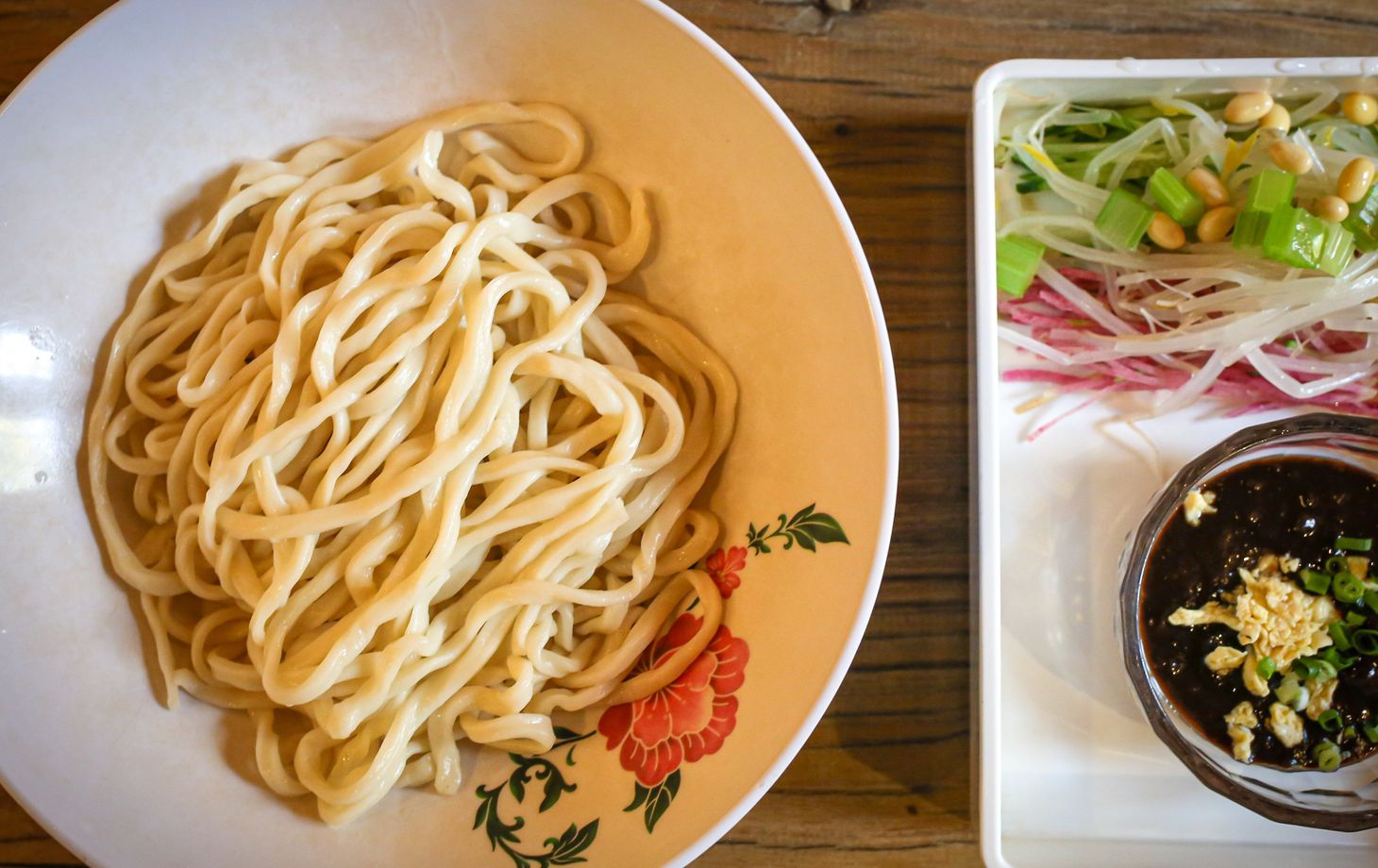 Kulinarische Entdeckungstour durch die Hutongs von Peking: Versteckte Restaurants entdecken