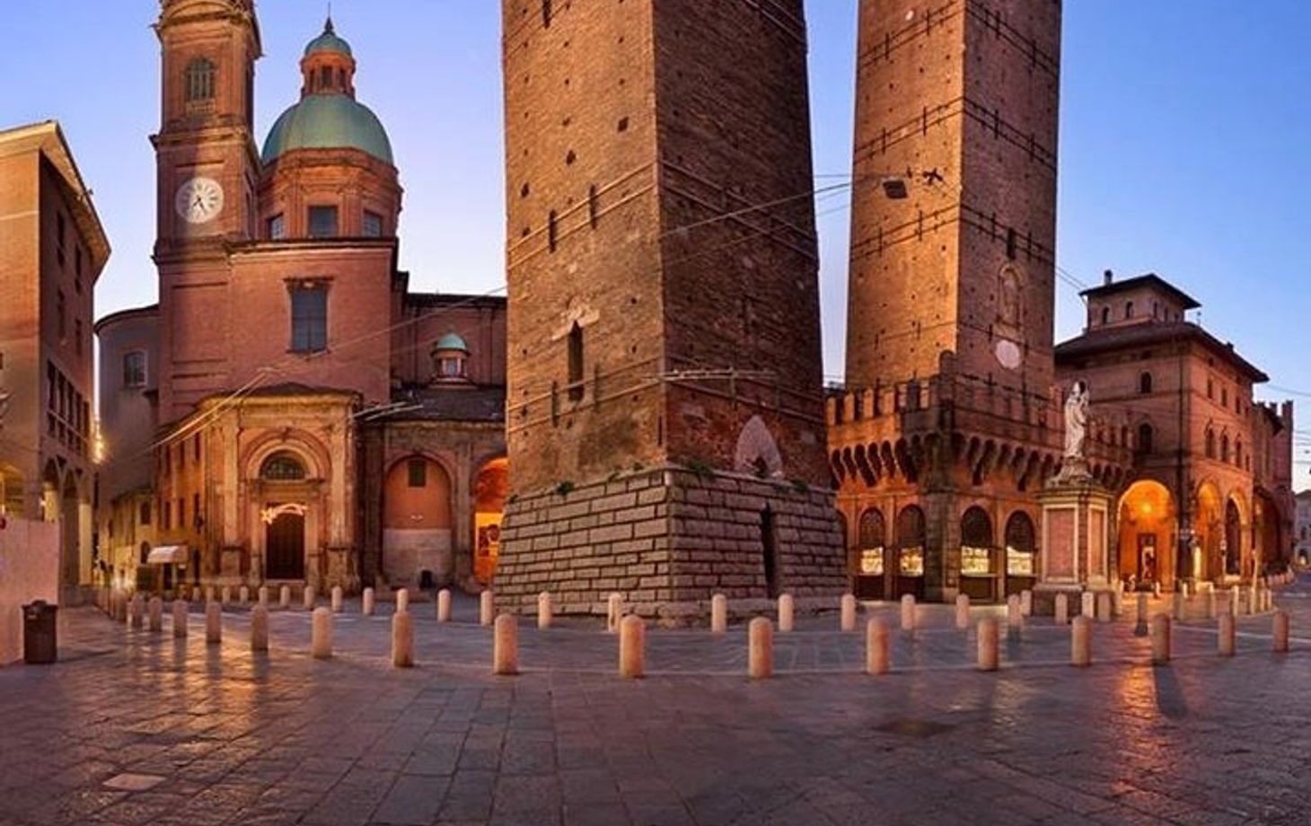 Bologna by Night: Guided Tour, Food & Wine Tasting