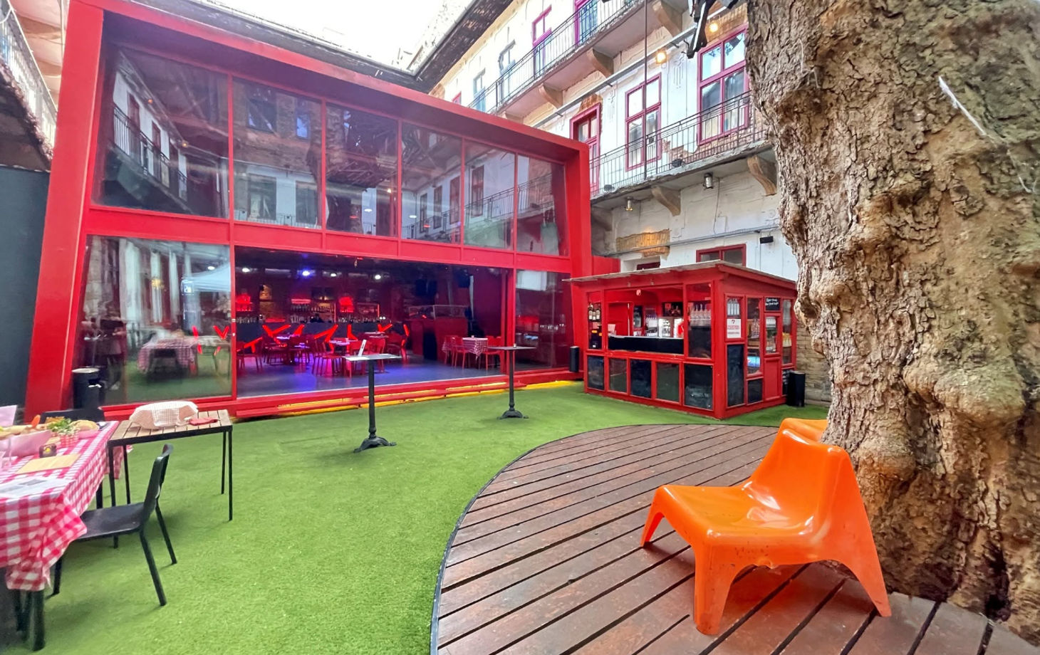 Budapest Goulash Cooking Experience at an Iconic Ruin Bar
