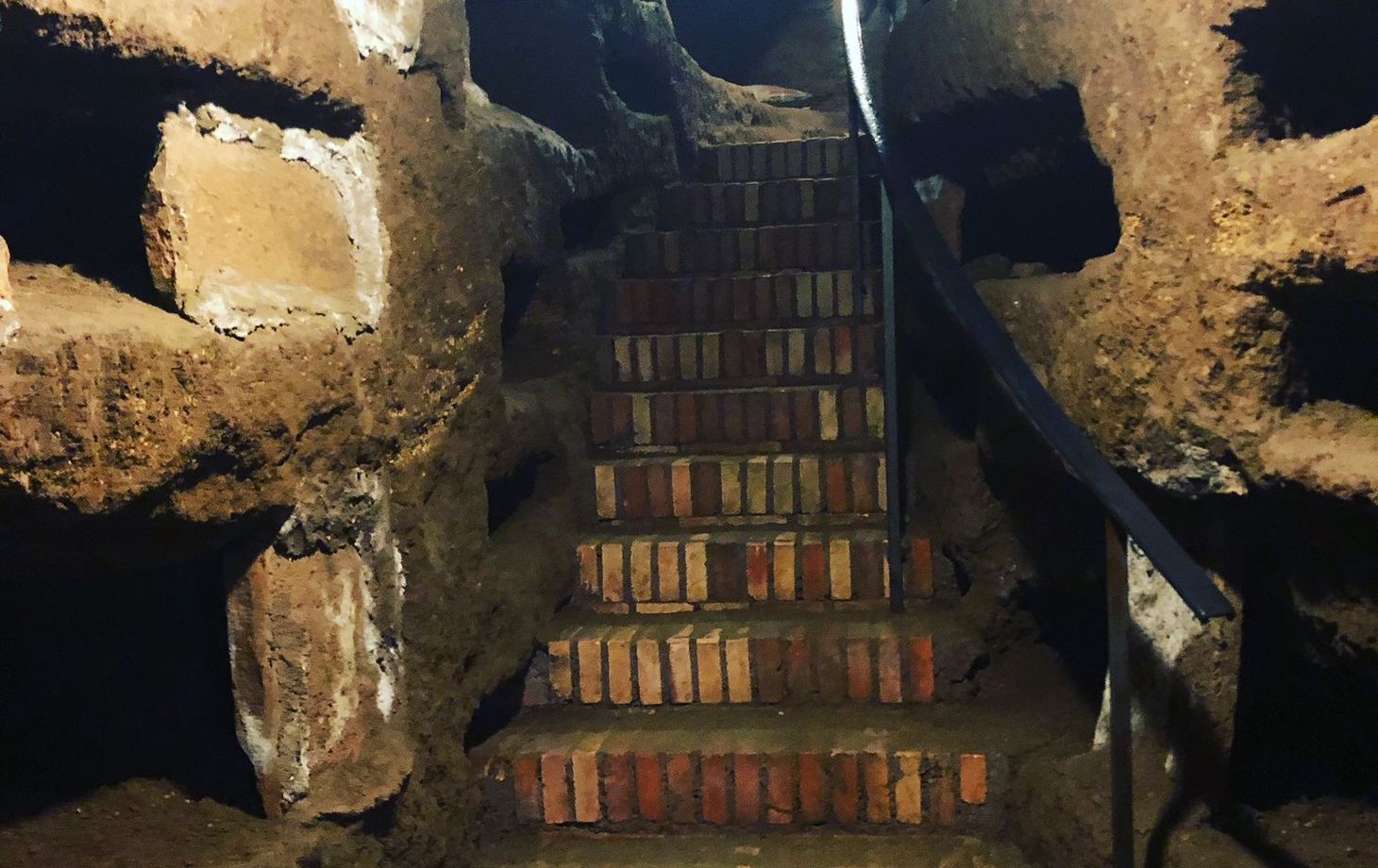 Catacombs Tour with Breakfast and Ice Cream in Rome