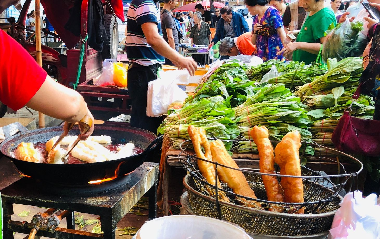 Chinese Steamed Buns (Baozi) Cooking Class with Market Tour