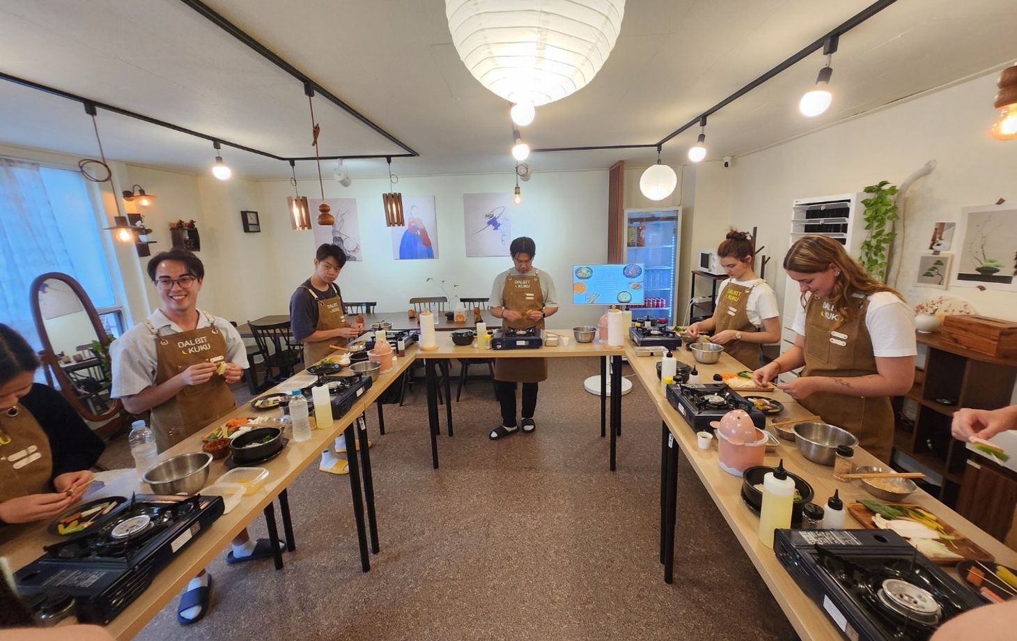 Traditional Korean 6-Dish Cooking Class with Hidden Alley Tour in Seoul