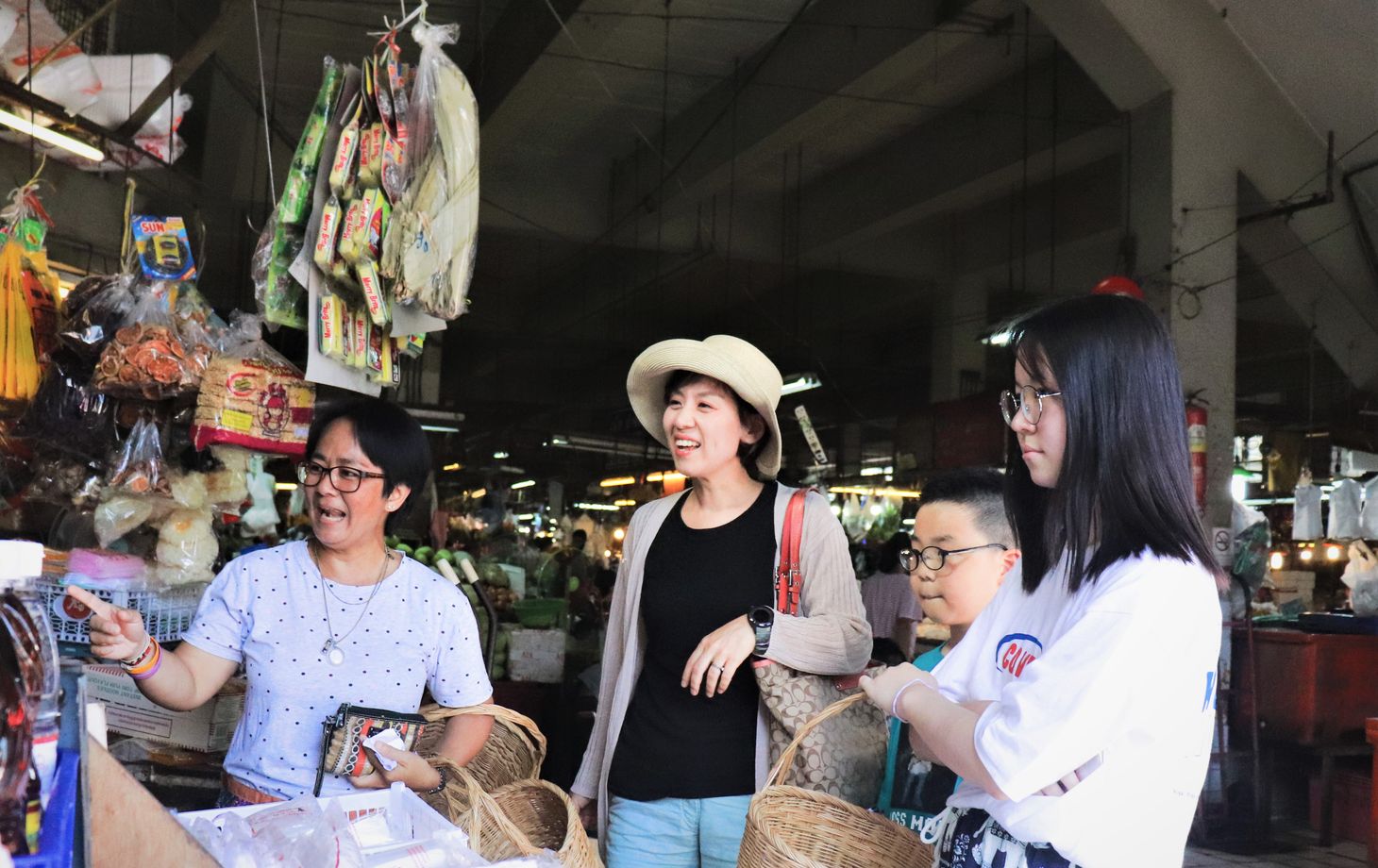 Fresh Market Tour & Authentic Thai Lunch Cooking with Passionate Chef