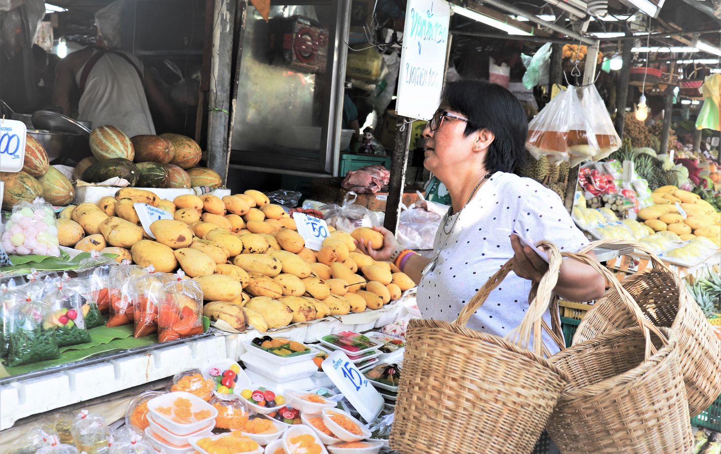 Fresh Market Tour & Authentic Thai Lunch Cooking with Passionate Chef