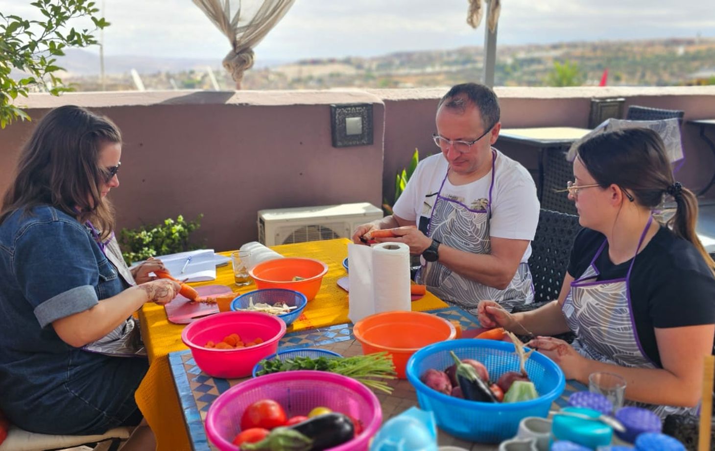 Kochen auf dem Dach mit Panoramablick auf die Medina mit meiner Großmutter