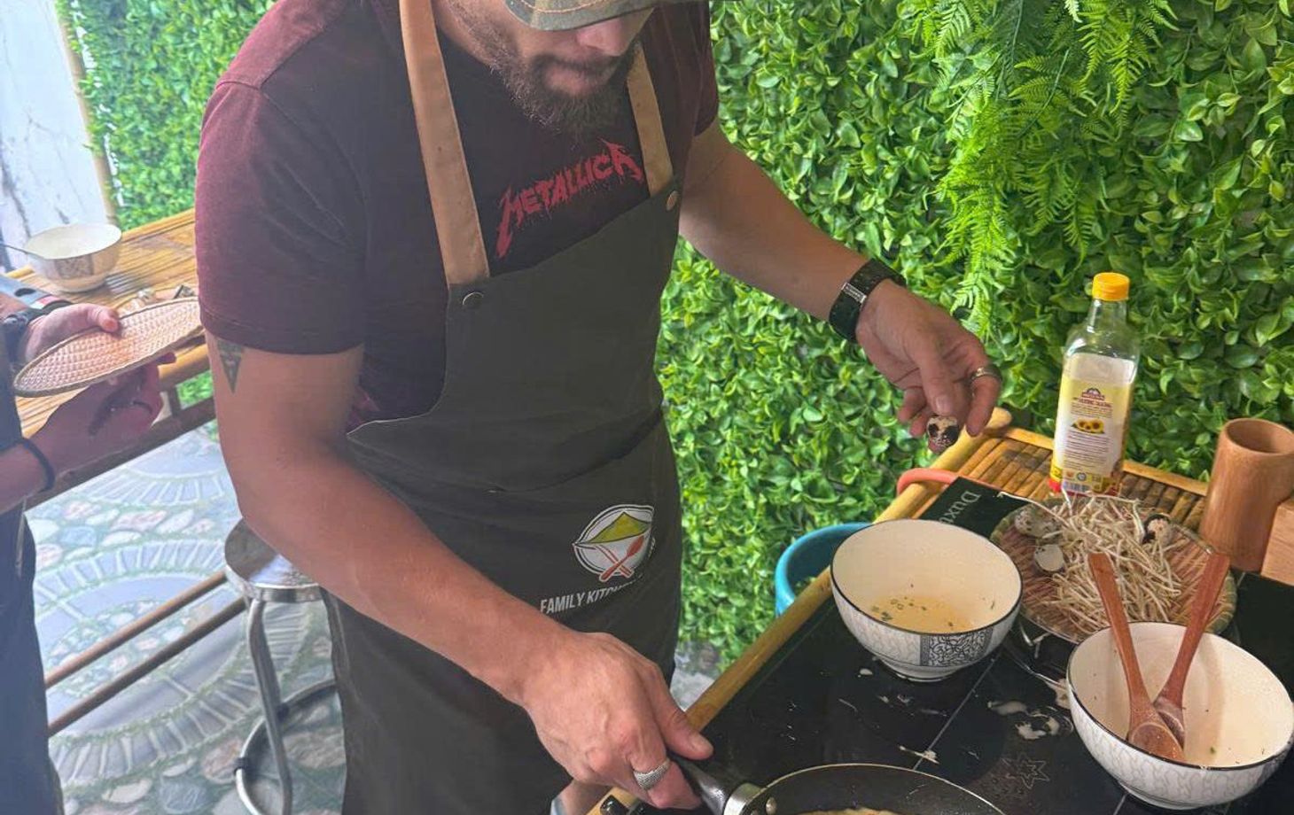 Da Nang Local's Home Cooking Class with Market Tour