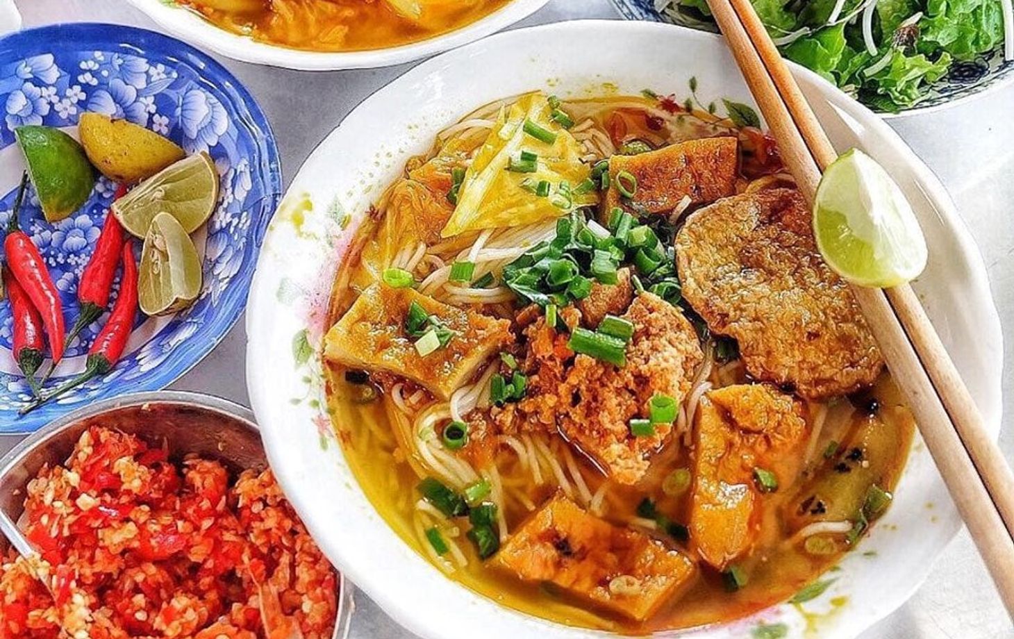 Da Nang Sightseeing and Local Food Tour by Scooter