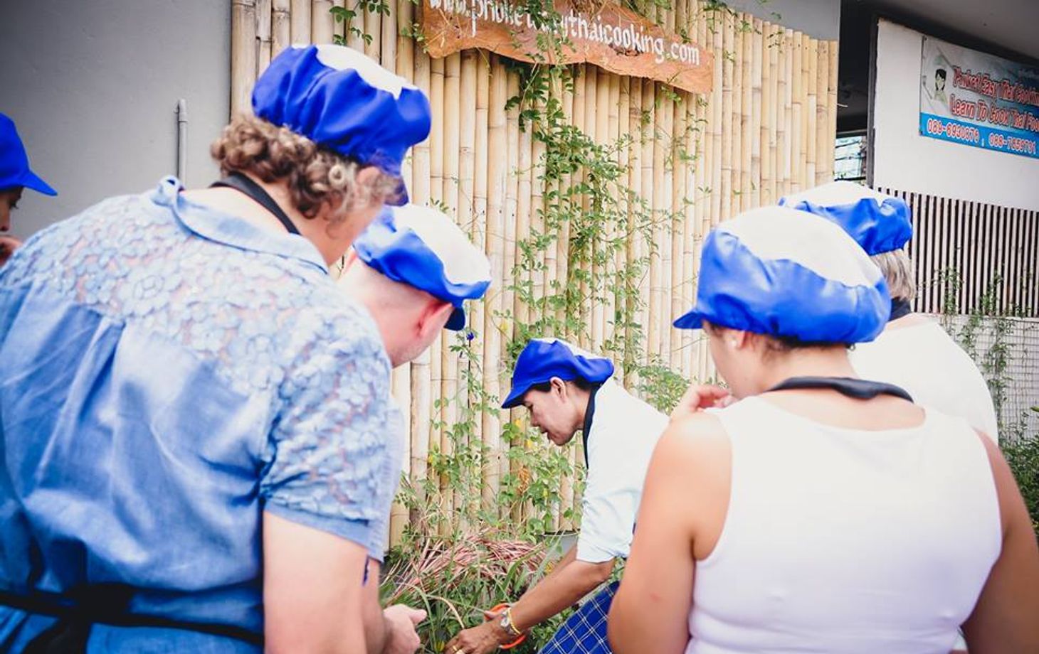 Cours de cuisine thaïlandaise facile d'une demi-journée et visite du marché