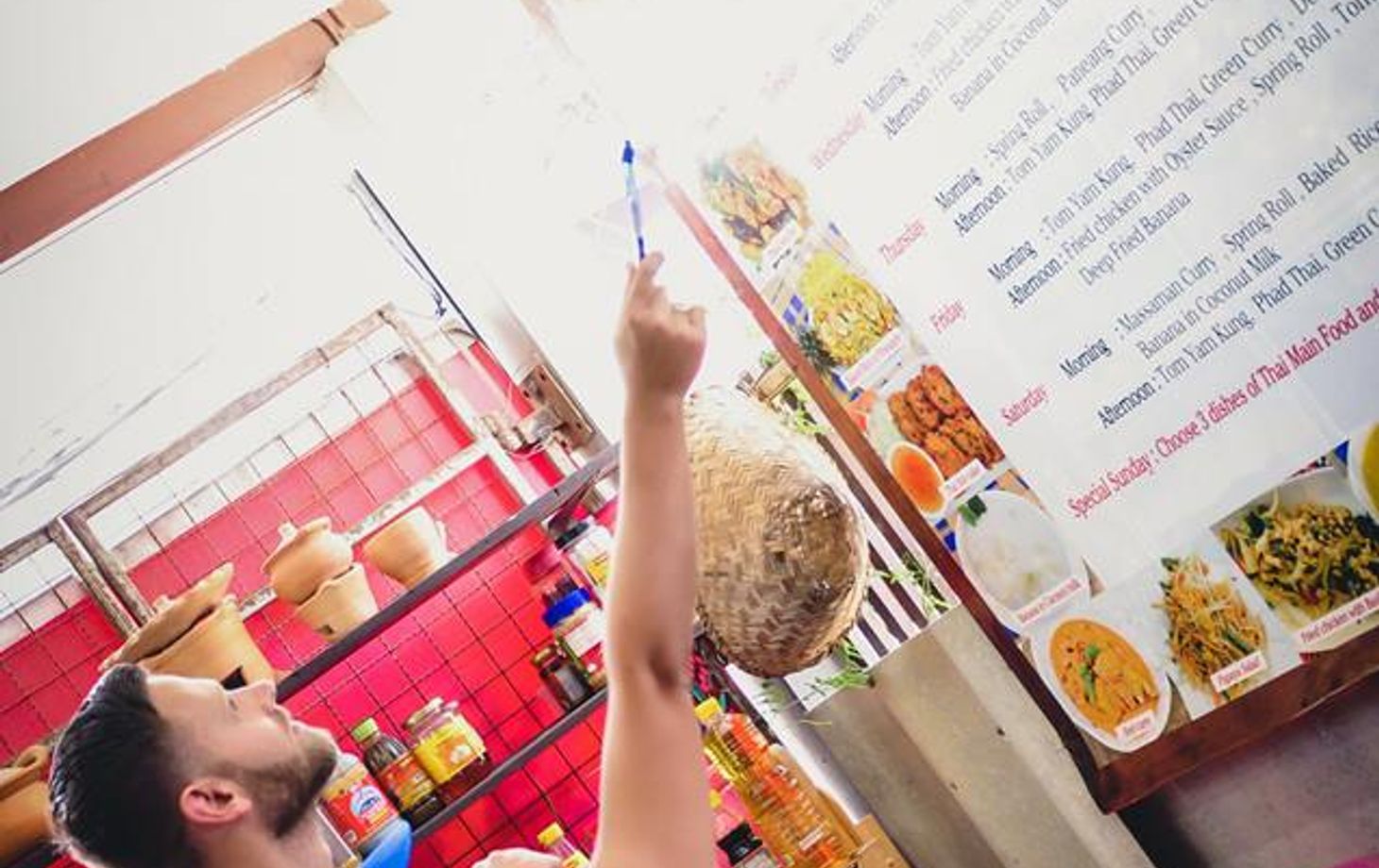 Cours de cuisine thaïlandaise facile d'une demi-journée et visite du marché