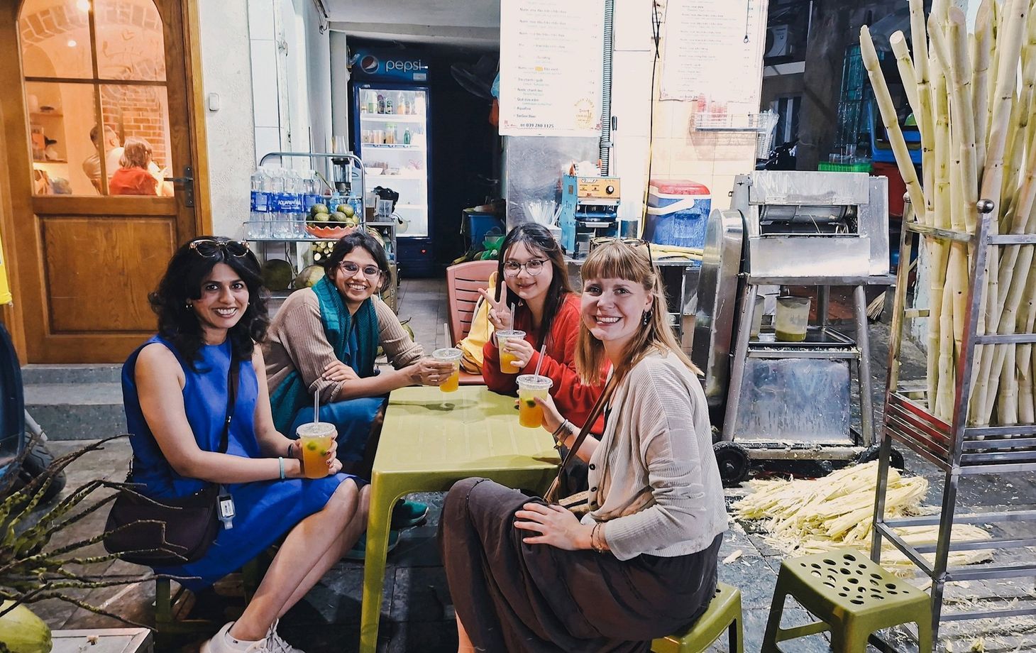 Makan Seperti Orang Tempatan dalam Jelajah Makanan Jalanan di Hanoi
