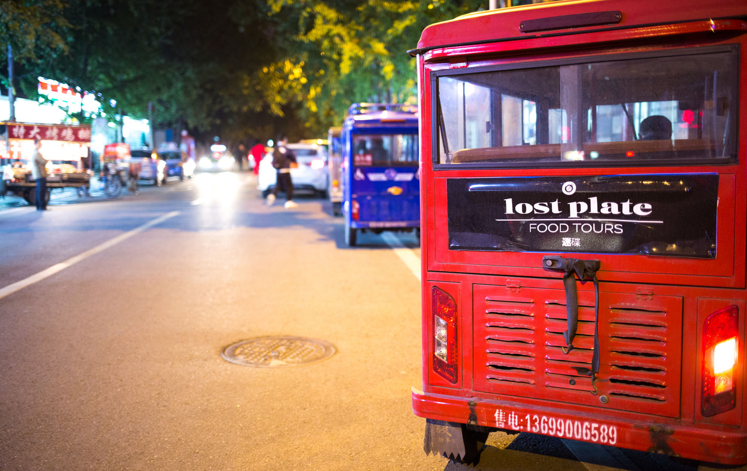 Evening Food Tour by Tuk-tuk with Chengdu Insiders