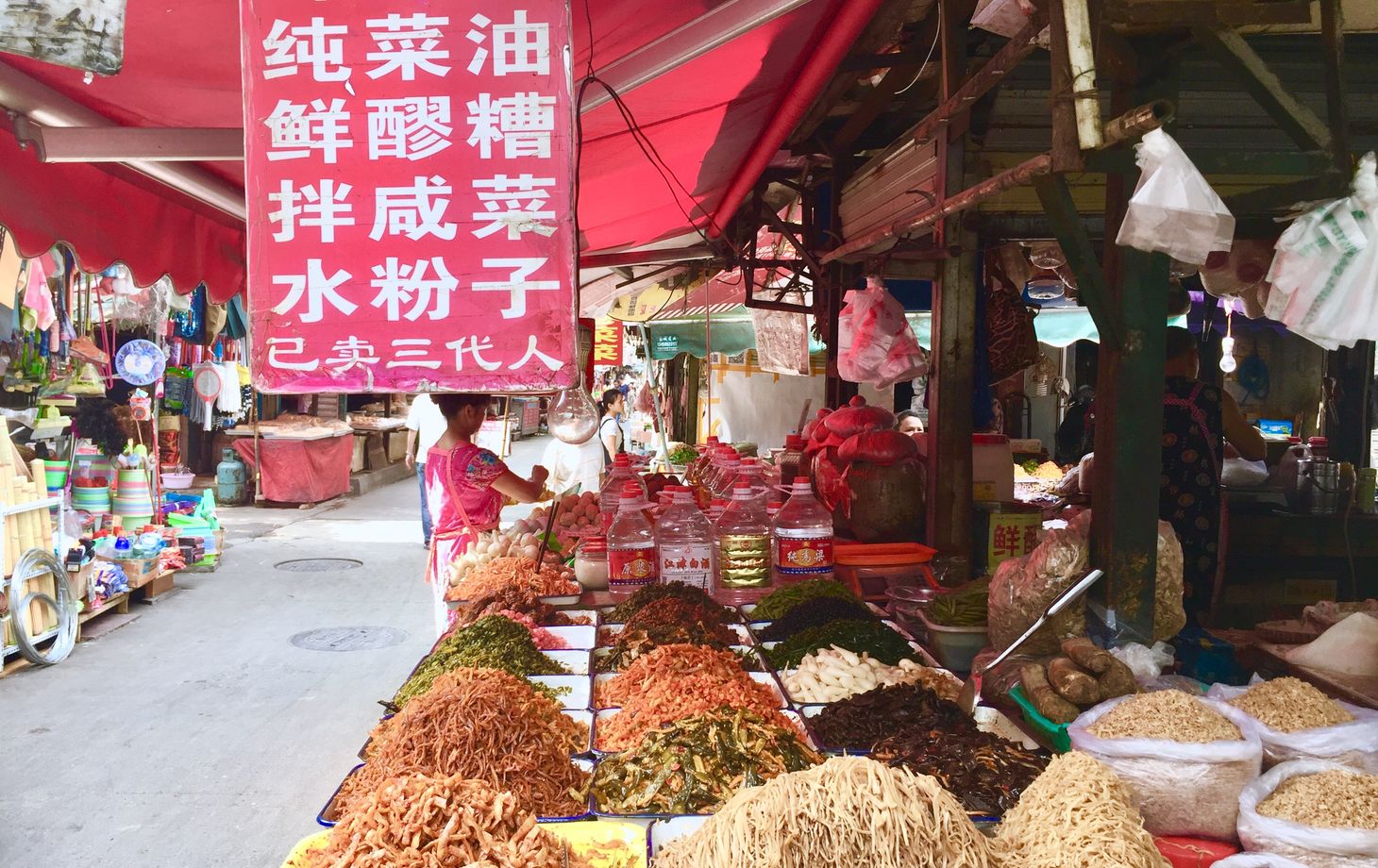 Explore the Most Down To Earth Market in Chengdu