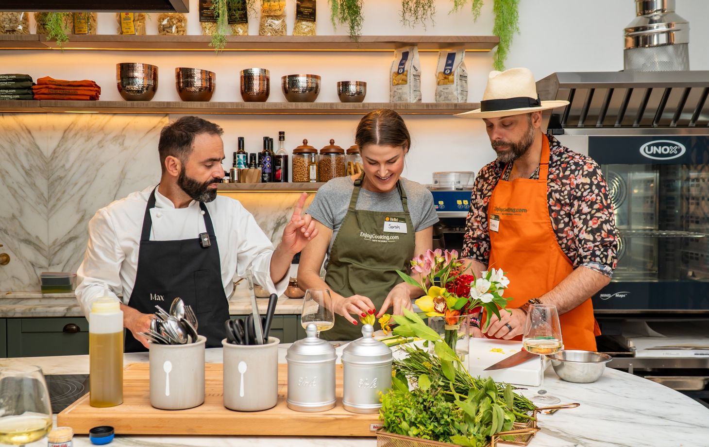 Visite du marché fermier et atelier de fabrication de pâtes authentiques accompagnés de vins italiens de qualité.