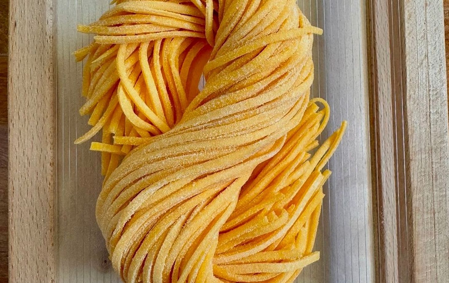Cours de pâtes artisanales aromatisées dans une ancienne ferme toscane